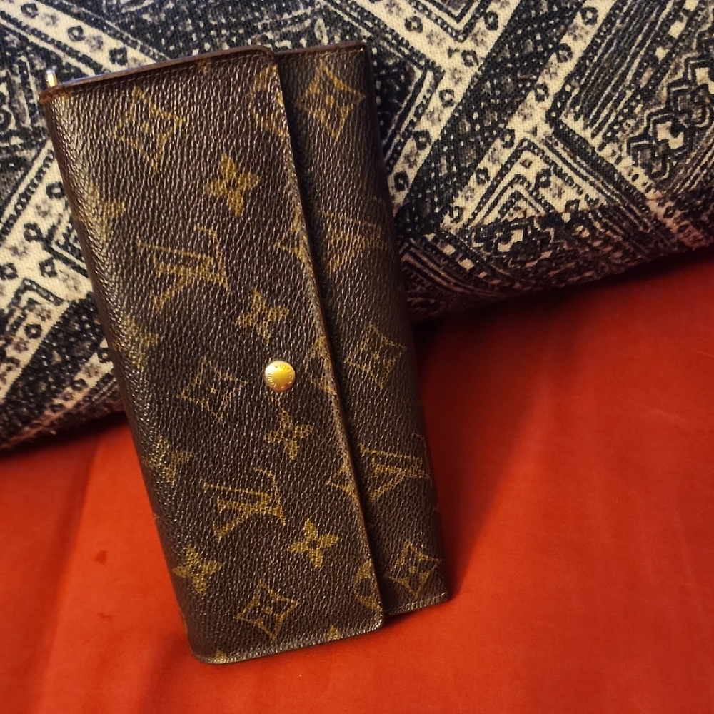Authentic LV Sarah Monogram  Wallet